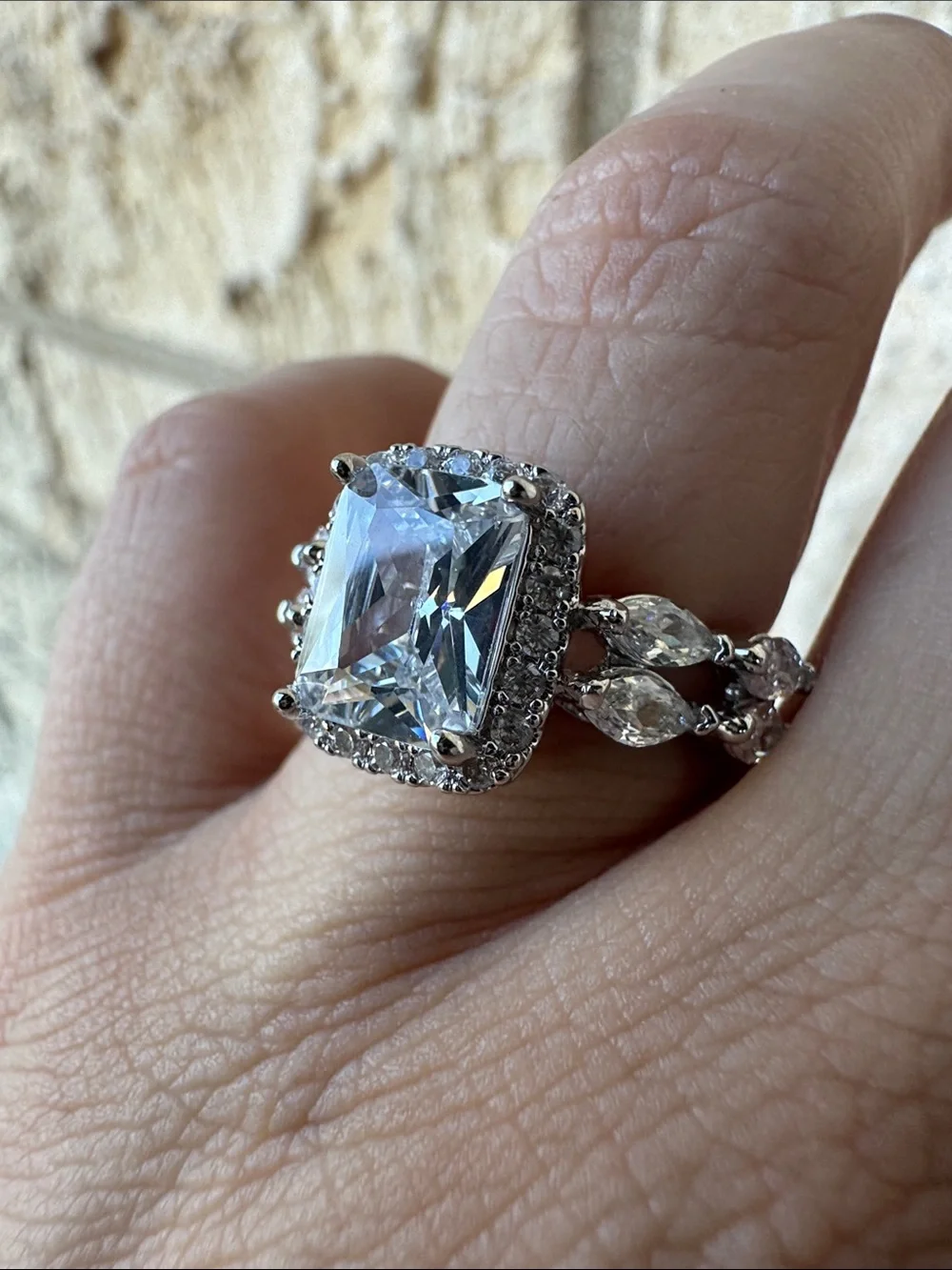 N/A silver cubic
